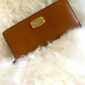 Camo colored, Michael Kors wallet like new